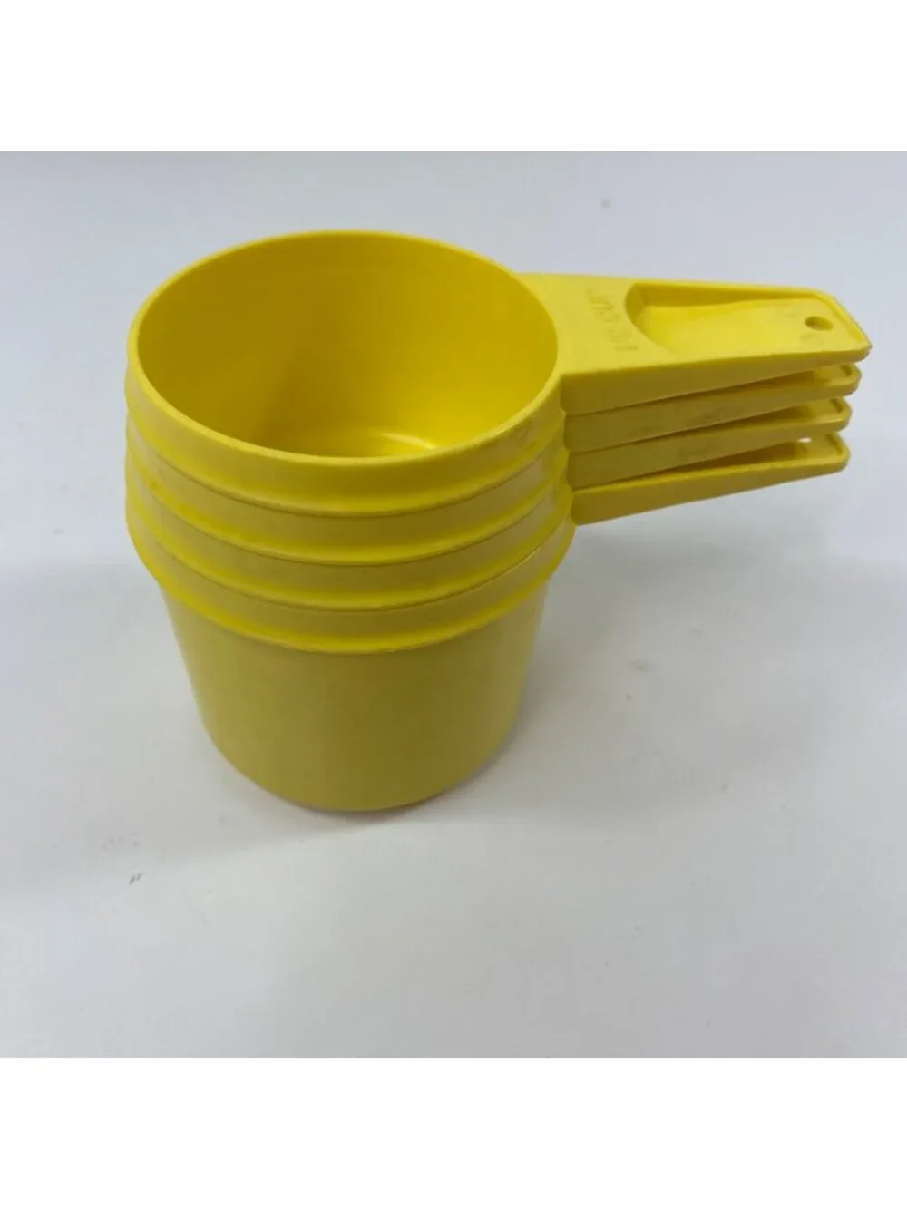 Vintage Tupperware Yellow Measuring Cups 1  3/4 1/2  1/4 Cup Plastic Set Of 4
